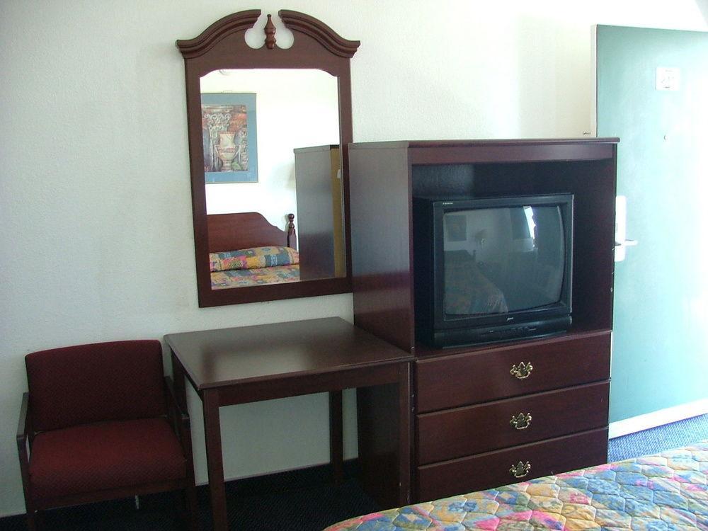 American Budget Inn And Suites-Модесто Екстериор снимка
