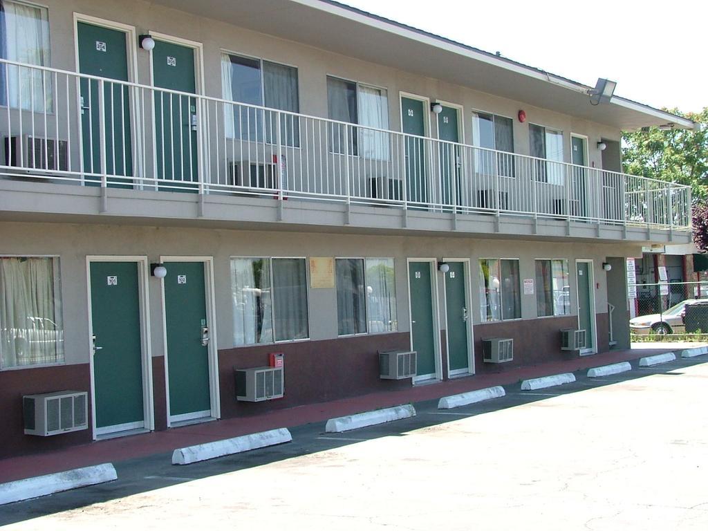 American Budget Inn And Suites-Модесто Екстериор снимка
